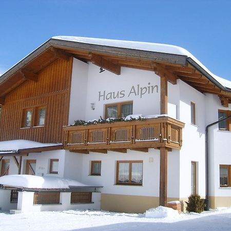 Haus Alpin Apartments ペットイ・アム・アールベルク エクステリア 写真