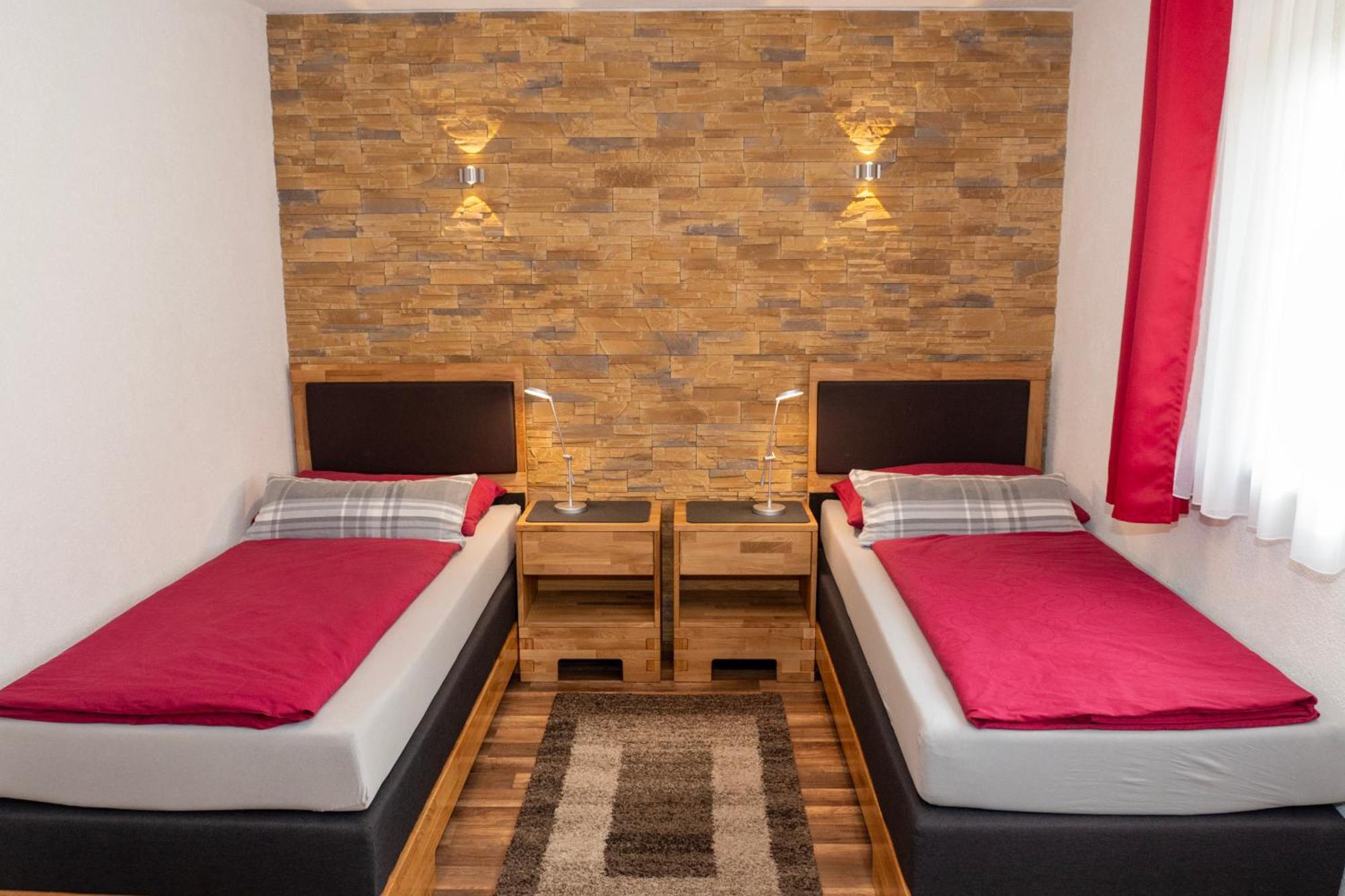Haus Alpin Apartments ペットイ・アム・アールベルク エクステリア 写真