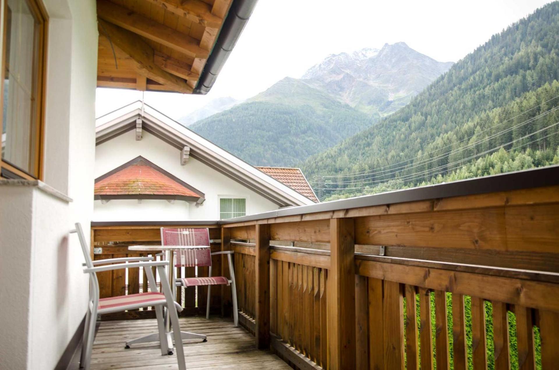 Haus Alpin Apartments ペットイ・アム・アールベルク エクステリア 写真