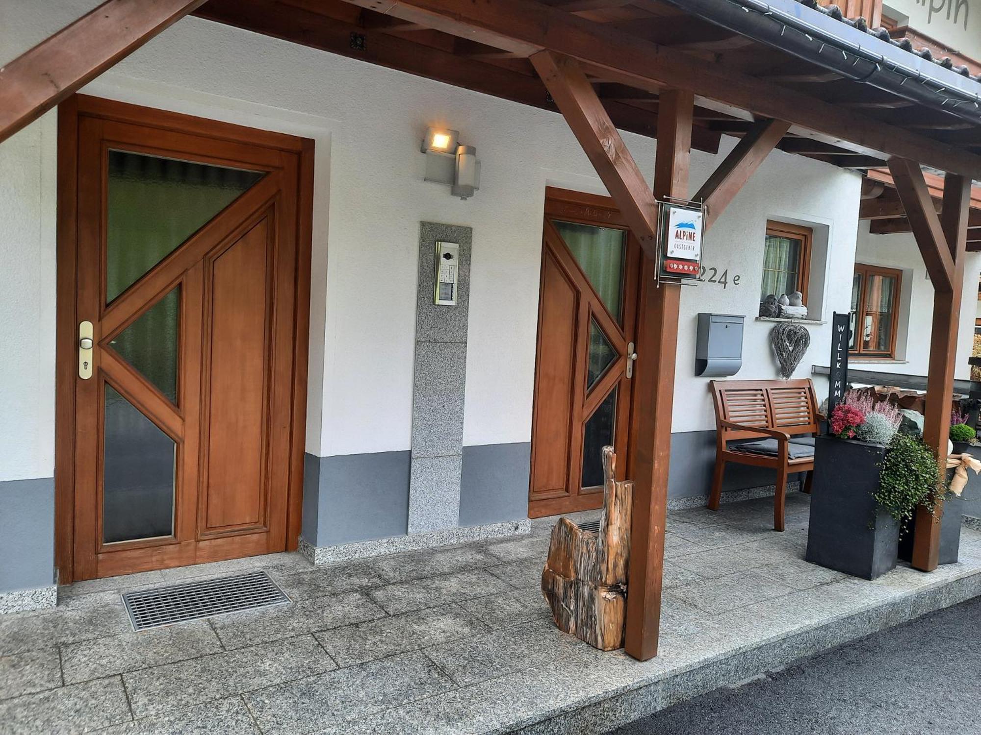 Haus Alpin Apartments ペットイ・アム・アールベルク エクステリア 写真