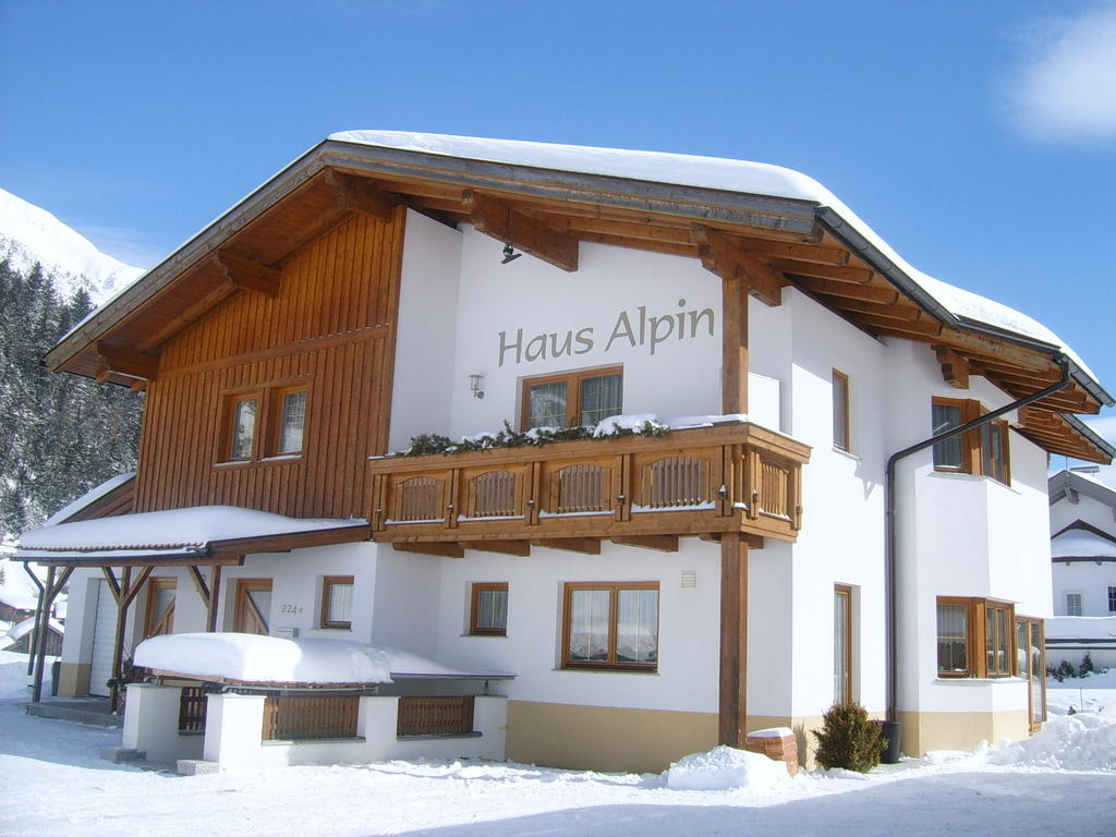 Haus Alpin Apartments ペットイ・アム・アールベルク エクステリア 写真